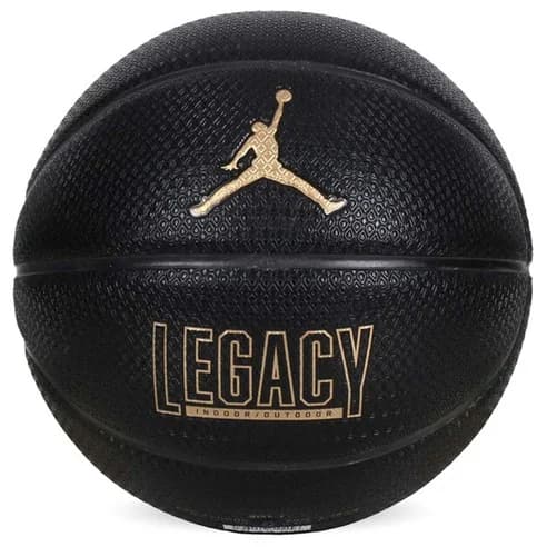 금색 점프맨 로고와 LEGACY 표시가 있는 검은색 조던 레거시 2.0 농구공