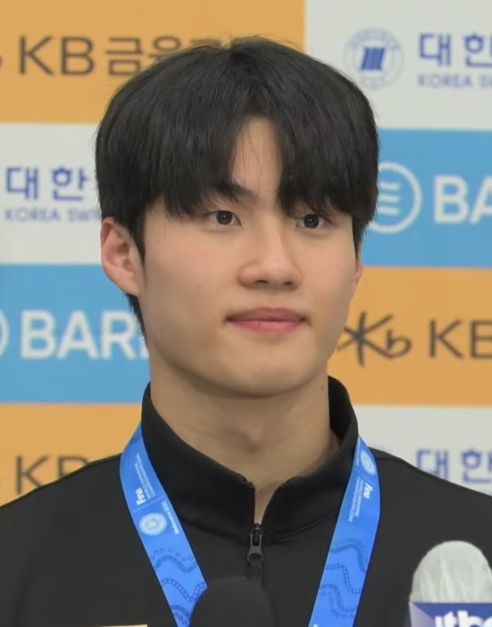 황선우의 2022년 12월 20일 귀국 인터뷰 · 과거 자료사진
