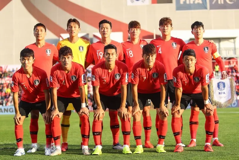 바레인과의 아시안컵 16강전, 김민재와 한국 대표팀의 단체 사진